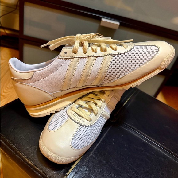 Adidas Cream and White Women's Sneakers - Picture 6 of 7